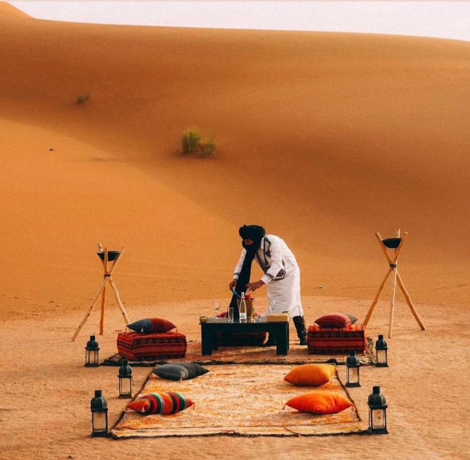 ホテル Merzouga Luxury Tented Camp エクステリア 写真
