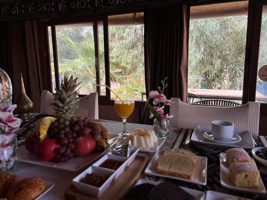 ホテル Merzouga Luxury Tented Camp エクステリア 写真
