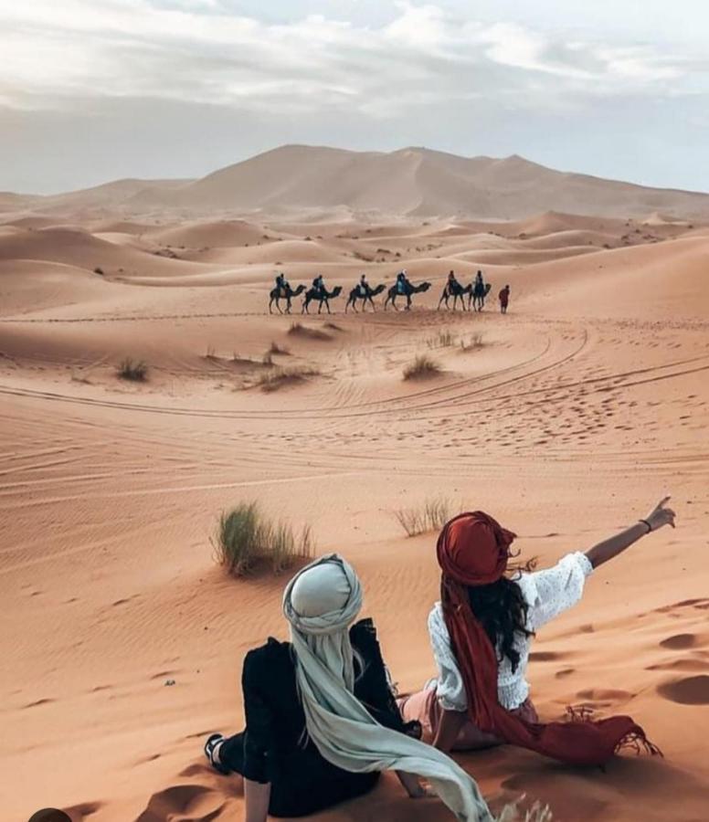 ホテル Merzouga Luxury Tented Camp エクステリア 写真