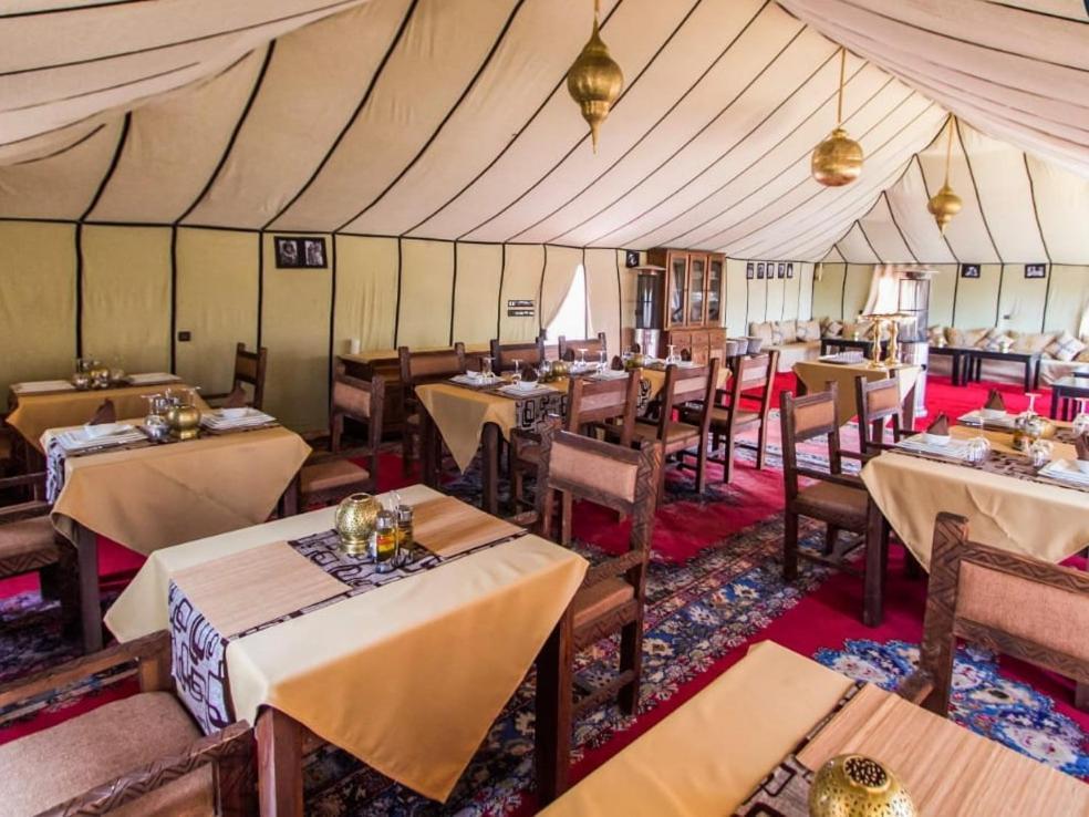 ホテル Merzouga Luxury Tented Camp エクステリア 写真